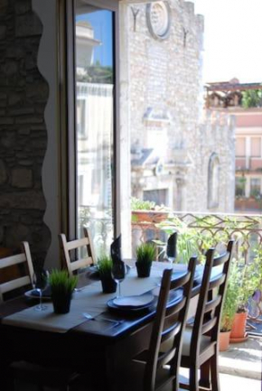 Casa Girolamo in Piazza Duomo Taormina